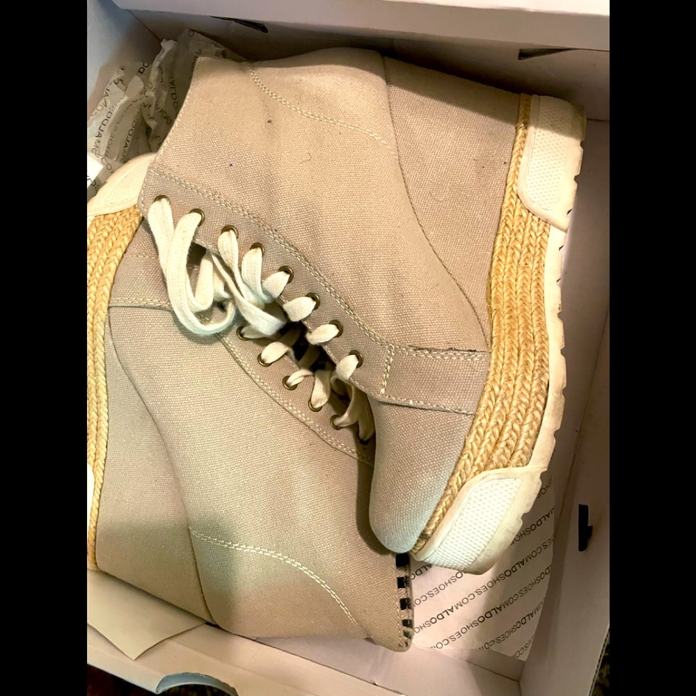 Aldo wedge